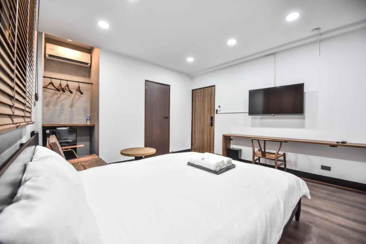 Eryang Homestay Тайнань Экстерьер фото