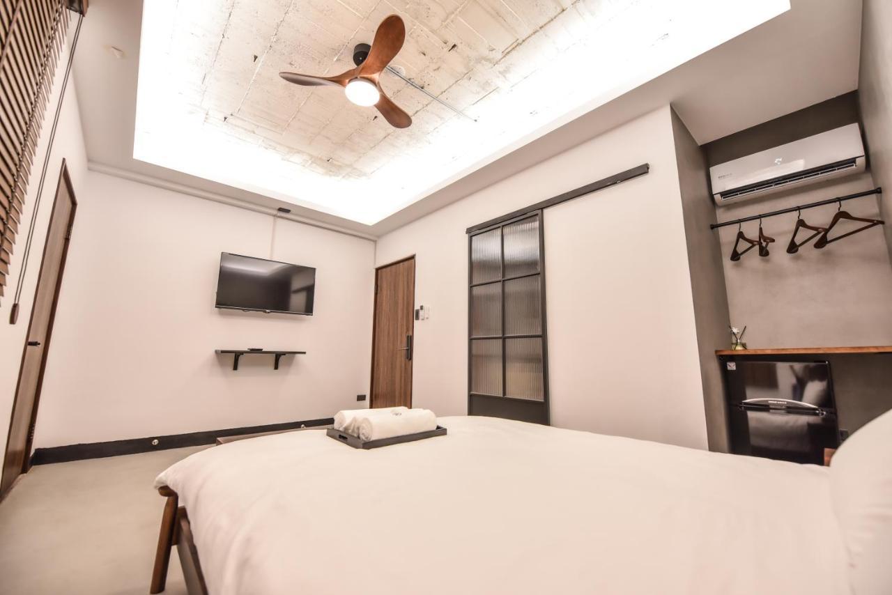 Eryang Homestay Тайнань Экстерьер фото